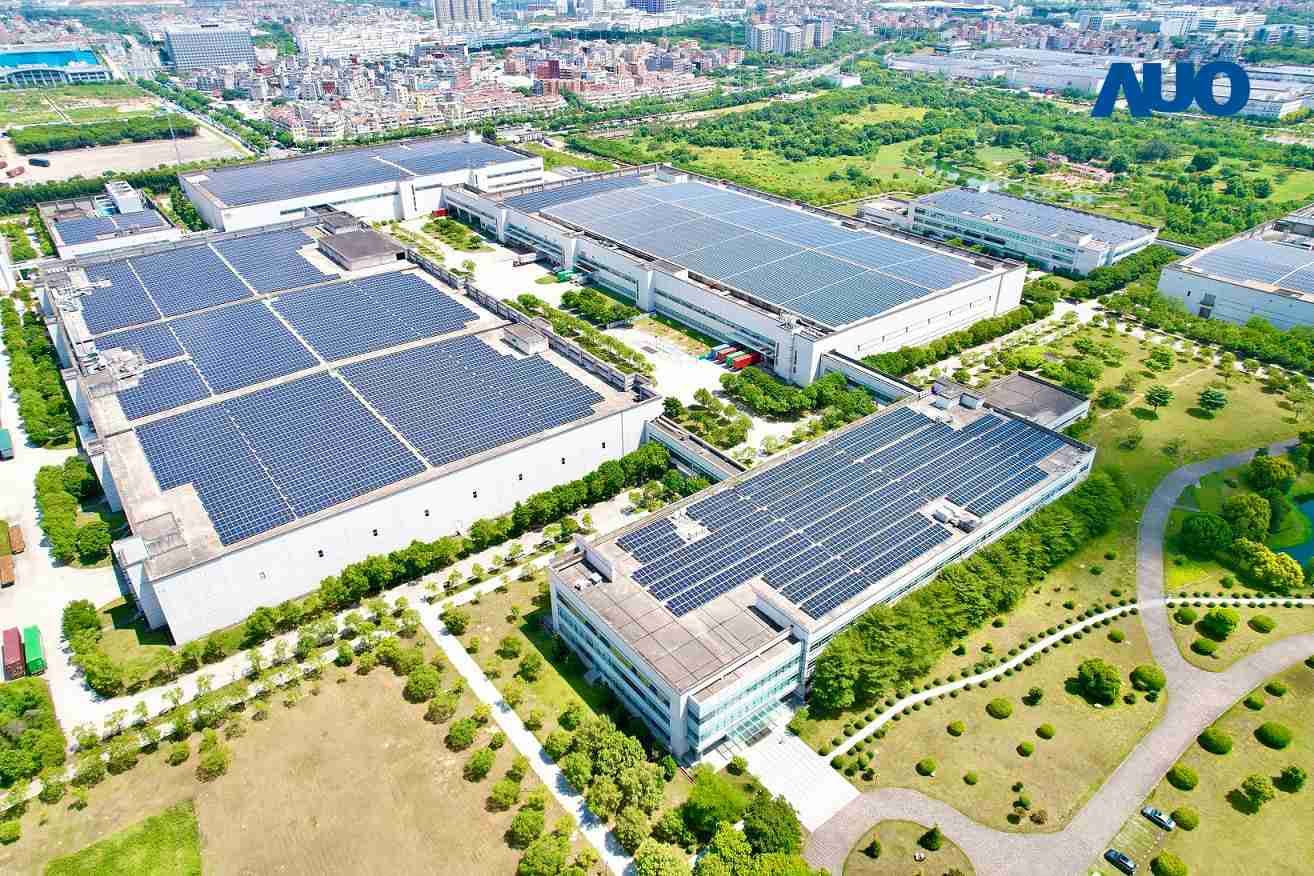 尊龙z6厦门推动智能制造同时，，，透过绿电创能纵深推进绿色转型，，厂区全屋顶铺设太阳能光伏板，，，每年太阳能发电 2,600多万度